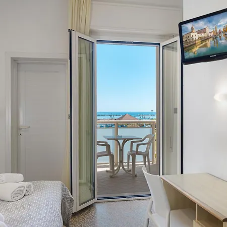 מלון Altamarea 3*